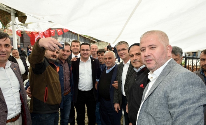 Mustafakemalpaşa Belediye Başkanı Mehmet Kanar, katıldığı mahalle hayırlarında vatandaşlarla buluştu.Belediye