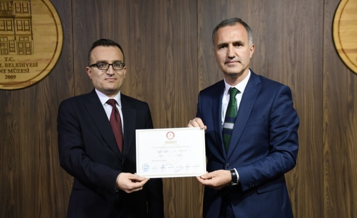İnegöl Belediye Başkanı Alper Taban ve 37 meclis üyesi mazbatalarını