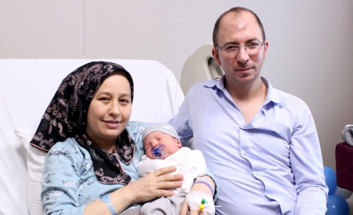İzmir’de 9 yıl önce babası Bayram Abeş’ten nakledilen böbrekle ikinci