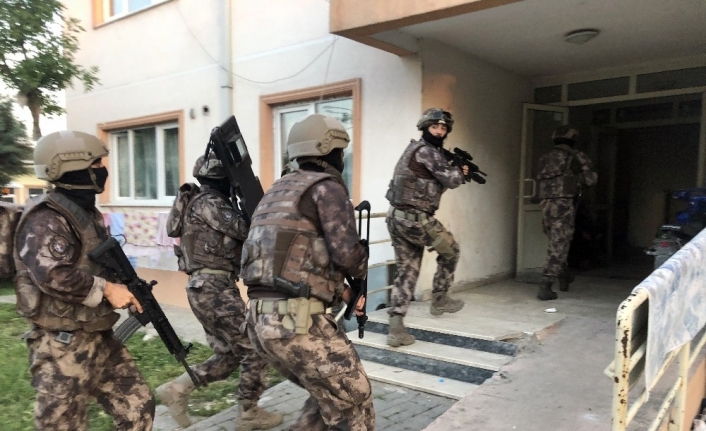 Bursa’da bayram öncesi 600 polisin katılımı ile yapılan "Bayram Şekeri"