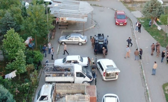 Bursa’da bayram öncesi 600 polisin katılımı ile yapılan ’Bayram Şekeri’