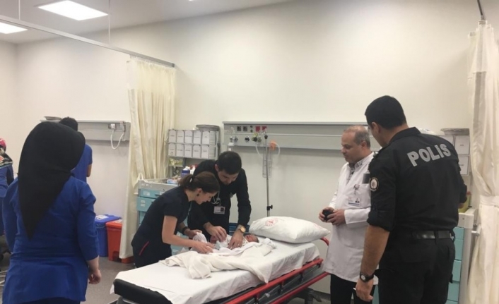 Bursa'da Yeni Doğan Bebeğini Çöp Bidonunun Kenarına Bırakıp Kaçan Anne,