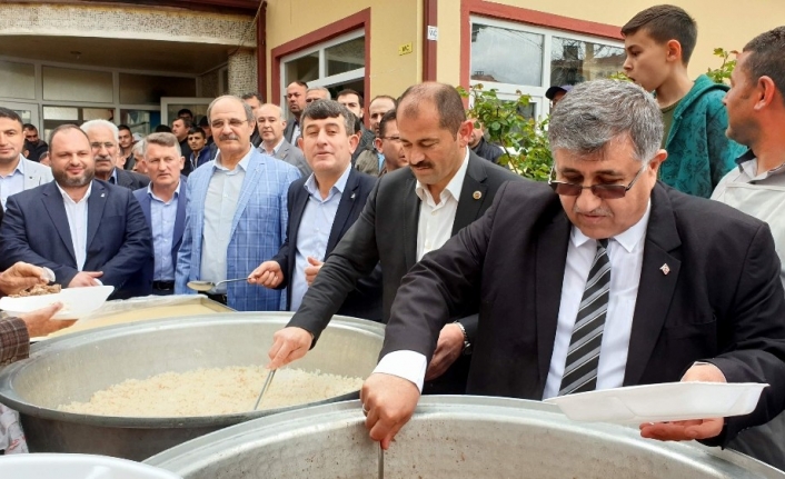 Bursa’nın Orhaneli ilçesinde başkanlık koltuğuna oturan Ak Partili Ali Aykurt,