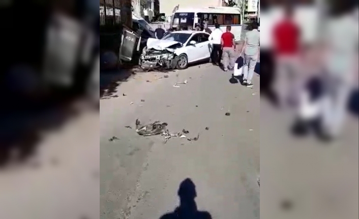  Bursa’da Belediye Otobüsüyle Otomobilin Çarpiştiği Kazada 3 Kişi Yaralandı.