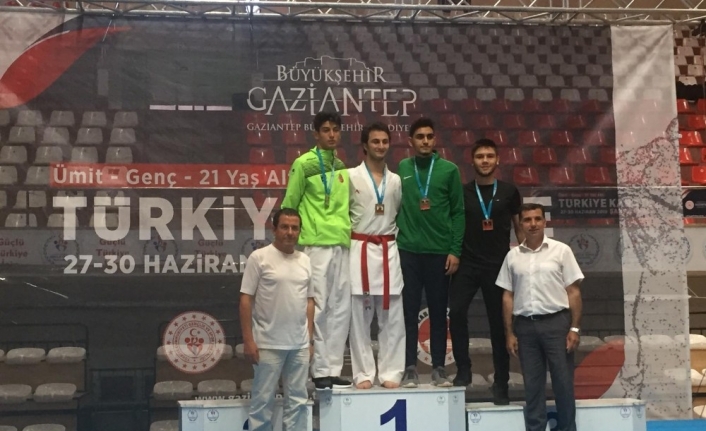  Mustafakemalpaşa Belediyespor Karate Takımı Sporcusu Burak Gencer, Gaziantep'te Düzenlenen