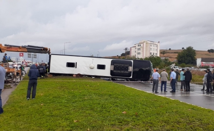  Çanakkale'nin Biga İlçesinden Geçiş Yapan Yolcu Otobüsü, Şoförün Direksiyon