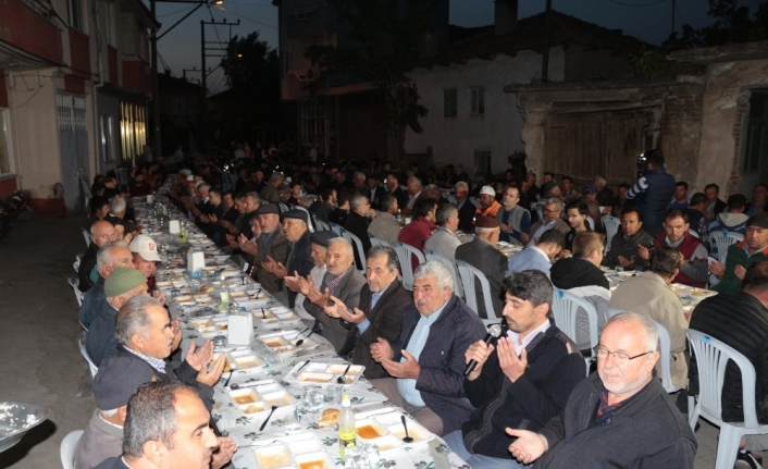 Balıkesir’in Bigadiç İlçe belediyesi Ramazan ayının ilk iftarını Balatlı kırsal