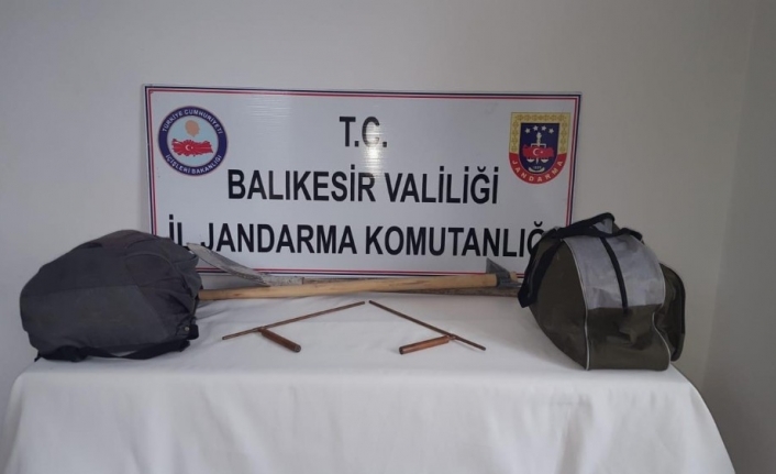  Bigadiç'te Jandarmadan Definecilere Suç Üstü