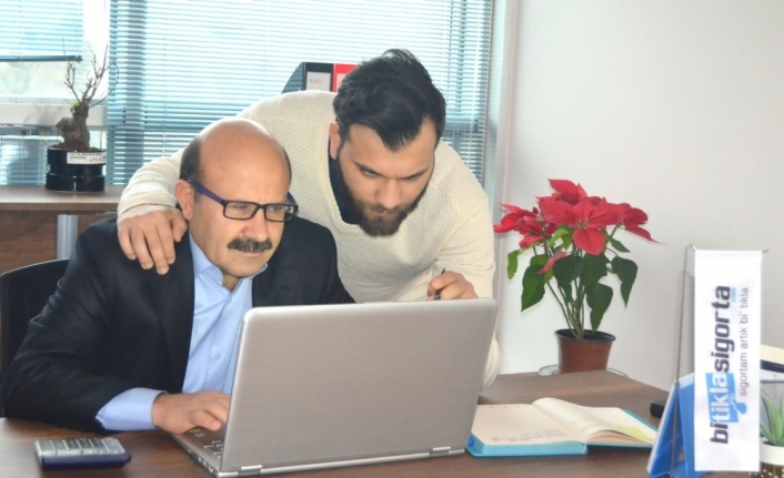 Müdürlük yaptığı birim bilgisayar kullanımına geçince adapte olamayacağını düşünerek emekliliğini