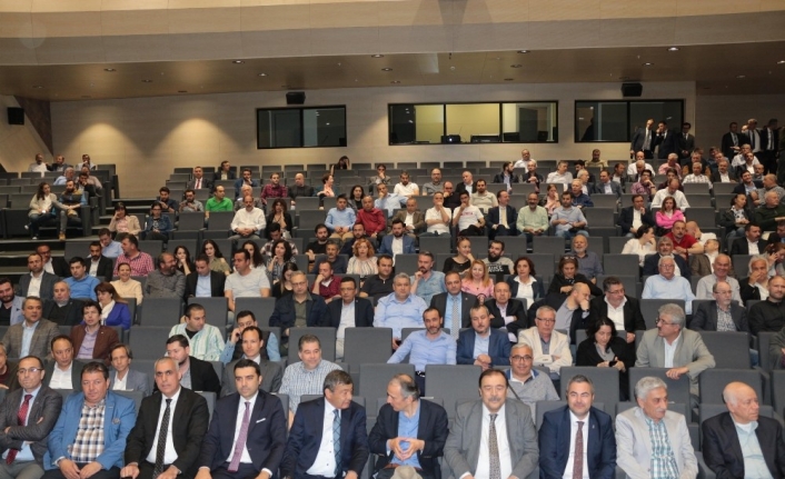 Balıkesir’de düzenlenen ’Küresel Ekonomik Gelişmelerin Türkiye’ye Yansıması ve Ülkemiz Ekonomisinin