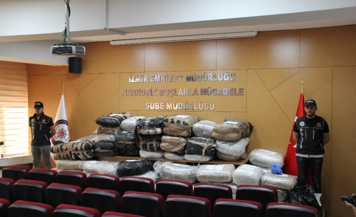  İzmir’in Güzelbahçe İlçesinde İki Şahistan Şüphelenen Ekipler, Yaşanan Kovalamacanın