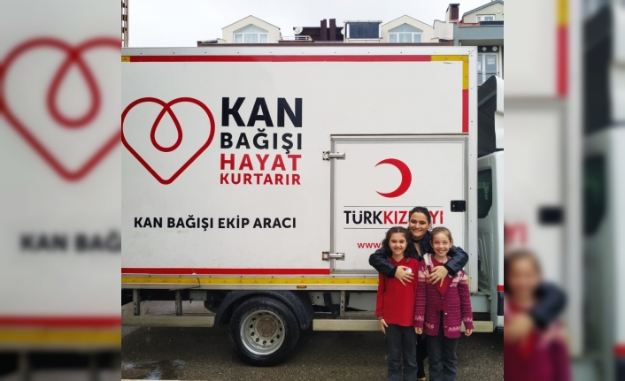 Balıkesir’in Bandırma ilçesinde, 17 Eylül İlkokulu bahçesinde öğrenci aileleri ve
