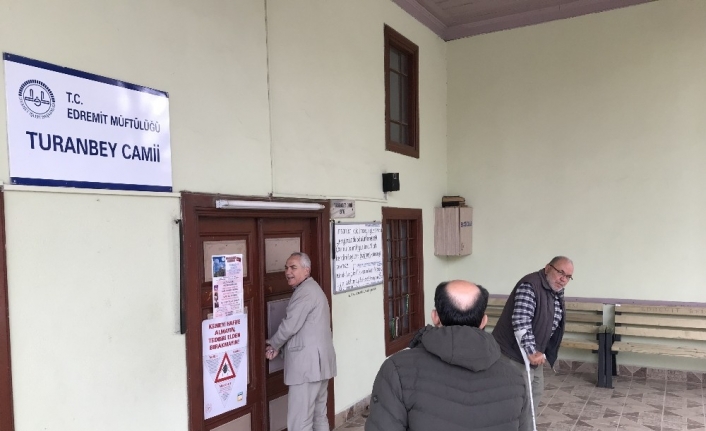 Balıkesir’in Edremit ilçesinde, Turhanbey Camii’nin şadırvanında bulunan musluklar yine çalındı.Edinilen