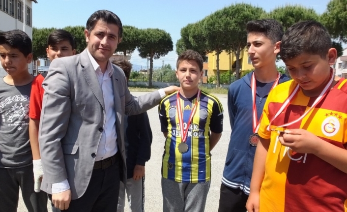 Burhaniye ilçesinde, Hacı Mustafa Müdüroğlu Ortaokulunda Fair Play Günü düzenlenirken,