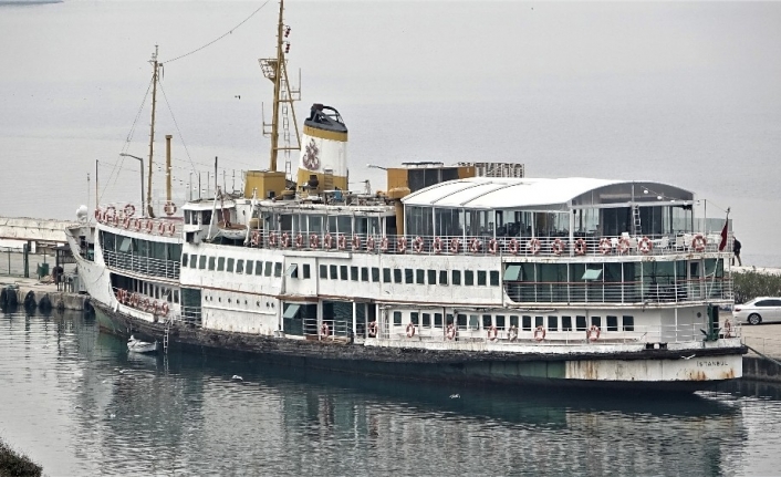  Bursa'da Denizin Üstünde Hizmet Veren Gemi Otel, Müşterilerine Denizin