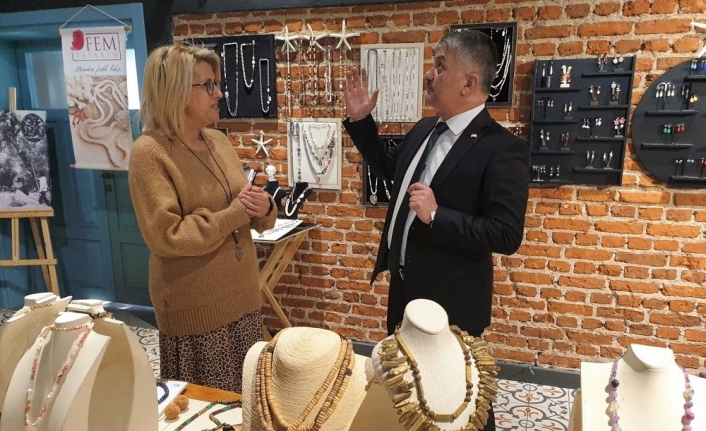 Takı tasarımcısı Funda Erdem’in zeytin, doğal taş ve ahşap malzemeleri