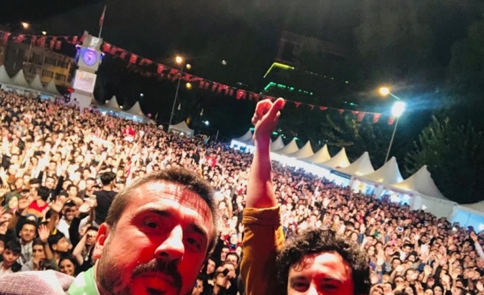  Pop Müzik Sanatçısı Buray Kestel'de Binlerce Kişiyi Coşturdu. Kestel