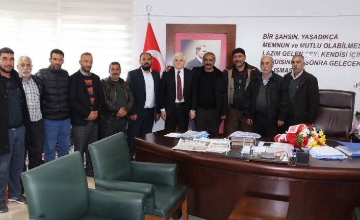 Burhaniye ilçesinde, Körfez Romanlar Derneği yöneticileri, Başkan Ali Kemal Deveciler’e
