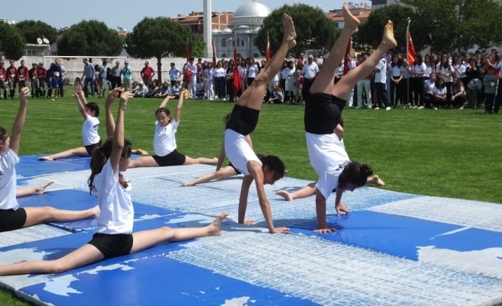 Burhaniye ilçesinde, 19 Mayıs Atatürk’ü Anma Gençlik ve Spor Bayramı