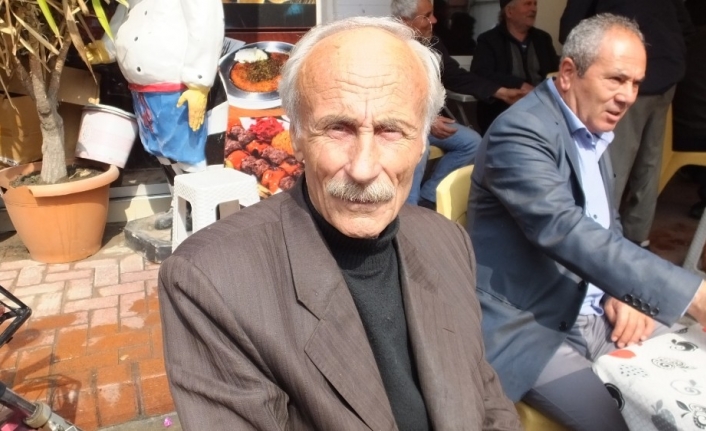 Burhaniye ilçesinde, 38 mahalle muhtarı mazbatalarını alırken, Sübeylidere Muhtarı Mustafa
