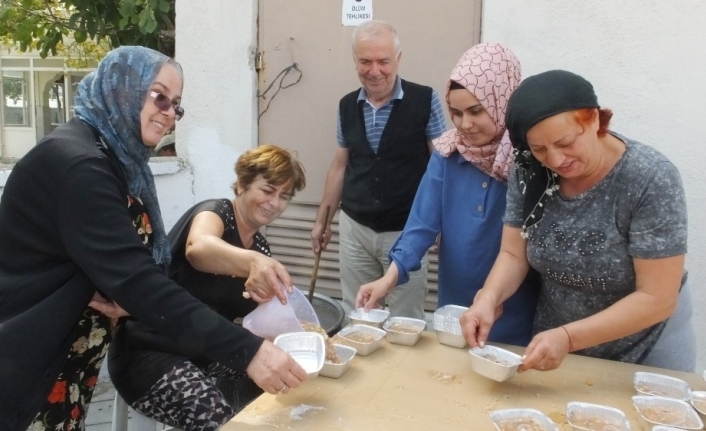  Bir Araya Gelen Bir Grup Hayırsever 3 Bin Kişiye