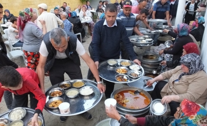 Balıkesir’in Burhaniye ilçesinde, Kırsal Kızıklı Mahallesinde yaklaşık 50 yıldır oruçlar