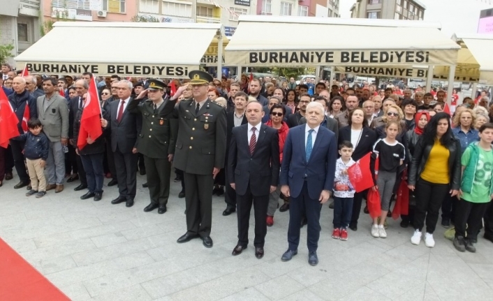 Burhaniye ilçesinde, Atatürk’ün ilçeye gelişinin 85.yıldönümü törenlerle kutlandı.