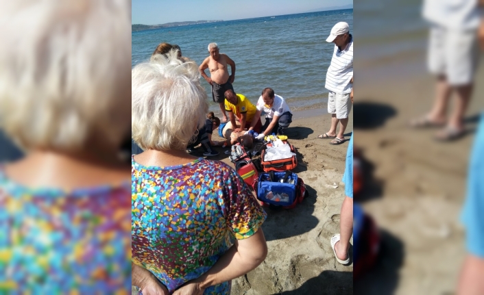 Enizde Boğulma Tehlikesi Geçiren Vatandaşı İtfaiyeye Bağlı Cankurtaran Ekipleri Kurtard