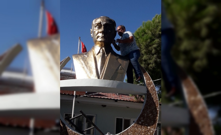  Belediyesi Kırsal Mahallelerde Bulunan Atatürk Büst Ve Heykelini Tamir