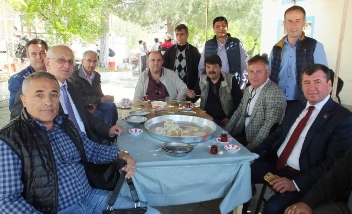 Burhaniye ilçesinde, Kırsal Bahadınlı Mahallesinde düzenlenen geleneksel çiftçi hayrı yoğun