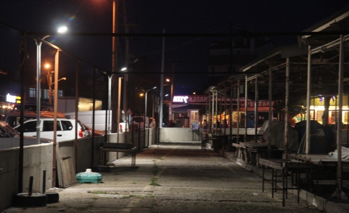  Cuma Pazarı Işiklandirildi