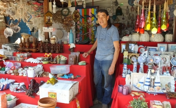 Burhaniye ilçesinde, deniz sezonunu açılırken, sahildeki esnafta umudunu 9 günlük