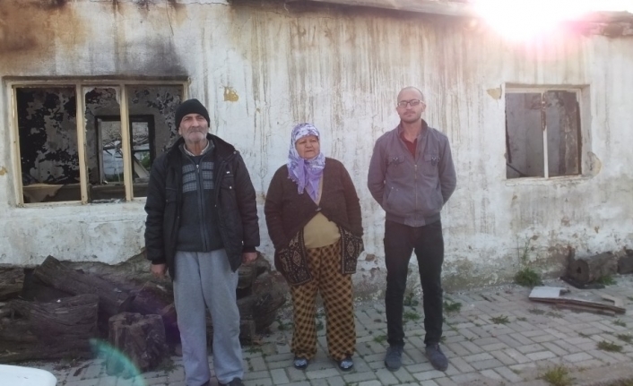 Balıkesir’in Burhaniye ilçesinde 3 ay önce çıkan yangında evleri küle