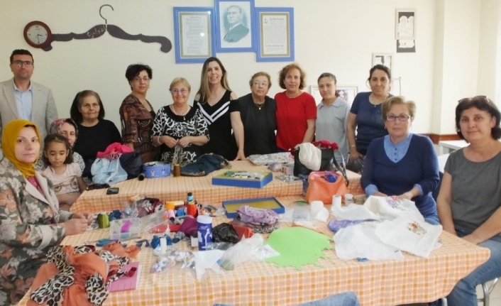 Burhaniye ilçesinde, Halk Eğitimi Merkezi Müdürlüğünün açtığı kurslar yoğun ilgi