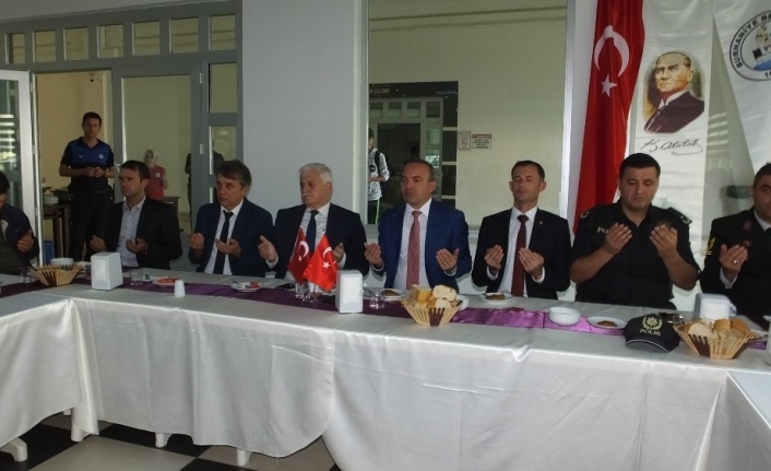  Burhaniye'de Muhtarlar Günü Törenlerle Kutlandı. Cumhuriyet Meydanı'nda Ören Mahallesi