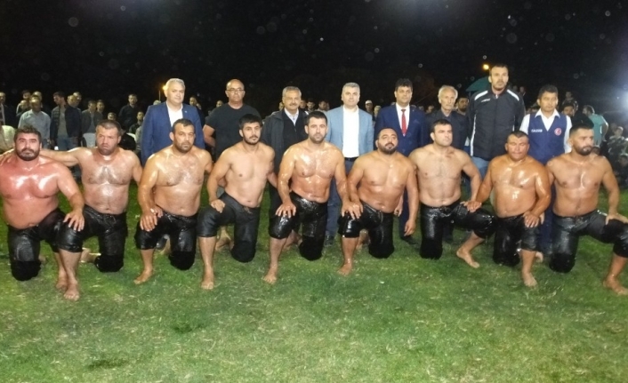 Burhaniye ilçesinde, Sübeylidere Gece Güreşleri 25 Mayıs Cumartesi akşamı yapılacak.
