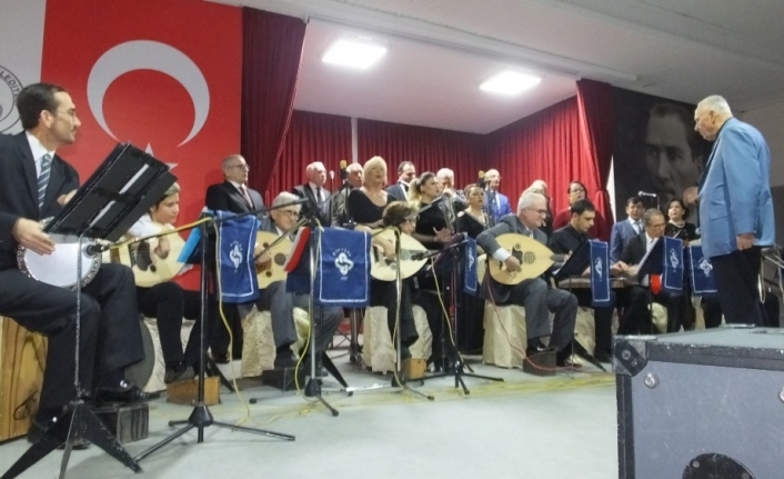 Burhaniye Kültür Sanat Derneği Türk Sanat Müziği Korosu muhteşem konseri