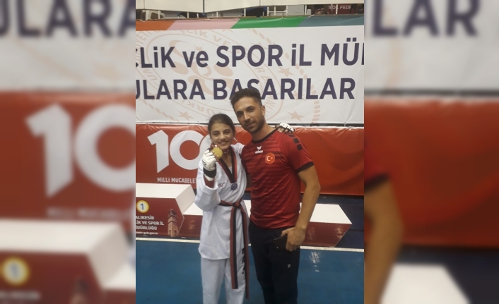 Burhaniye ilçesinde, Şeref Firidinoğlu öncülüğünde çalışmaların sürdüren, Burhaniye Halk Eğitimi