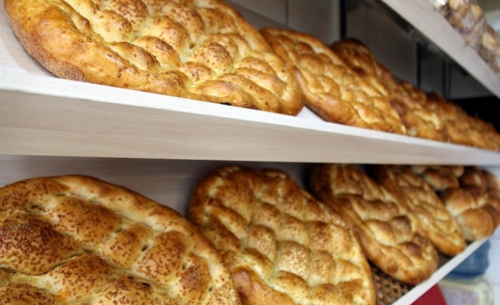 İftar sofralarının olmazsa olmazı ramazan pidesi Bursa’da 2,5 TL’ye satılacak.Ramazan