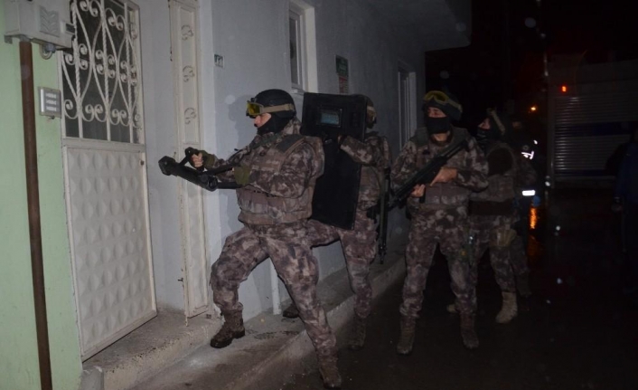  Bursa’da Çok Sayıda Adrese Bin Polisle Şafak Operasyonu Düzenlendi.