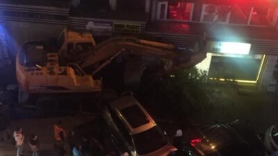  Bursa'nın Osmangazi İlçesinde Freni Boşalan İş Makinesi Önünde Duran