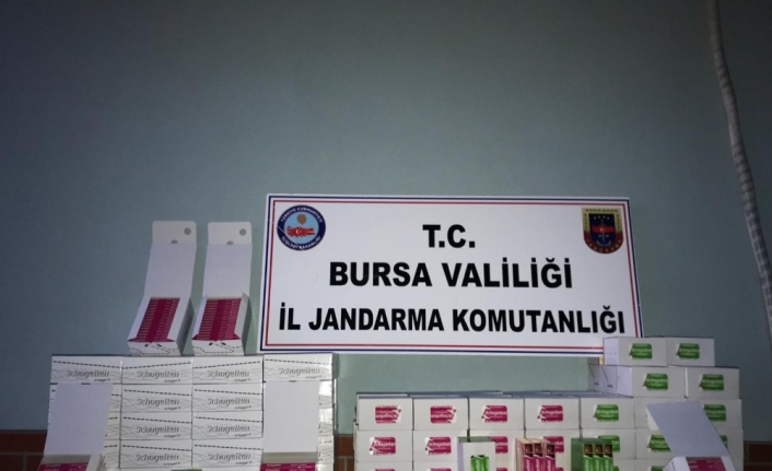 Bursa’da jandarma ekipleri, Almanya’dan getirilen gümrük kaçağı binlerce çikolata ele