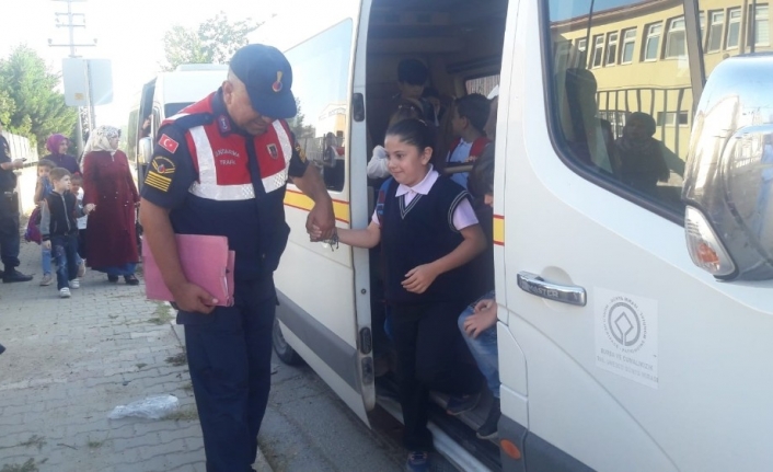  Bursa'da Jandarma Ekipleri Servis Denetiminde