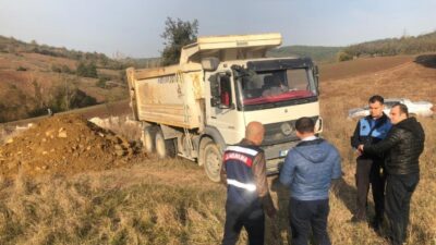  Bursa'da Kaçak Hafriyat Dökümü Yapan Kamyonu Jandarma Ve Belediye