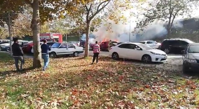  Bursa'da Piknik İçin Yakılan Mangal İki Aracı Kül Etti.
