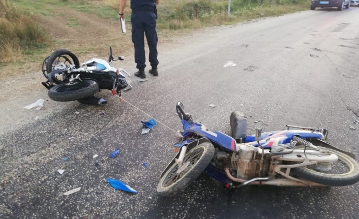  Bursa'nın Yenişehir İlçesinde 3 Motosikletin Karıştığı Kazada 13 Yaşındaki