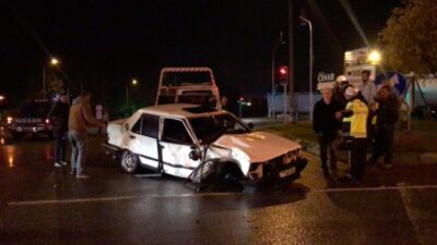  Orhangazi’de Akşam Meydana Gelen Trafik Kazasında Kavşakta Bir Otomobile