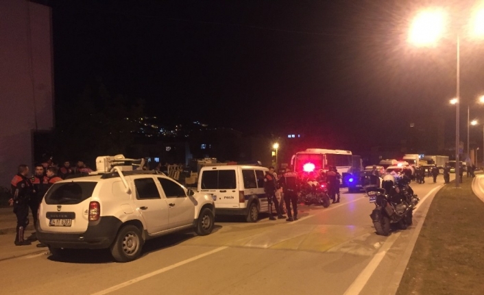 Bursa’da pazarcılar boş kasa yüzünden kavga etti, çok sayıda polis