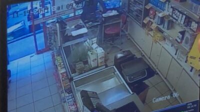  Bursa’da Sabah Saatlerinde Faaliyet Halindeki Bir Süpermarket Kimliği Belirsiz