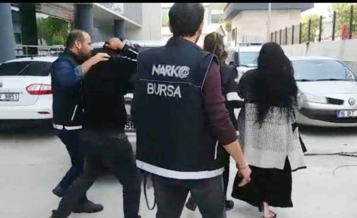 Bursa’da uyuşturucu ticareti yapan ve kullananlara yönelik operasyonda 1’i kadın